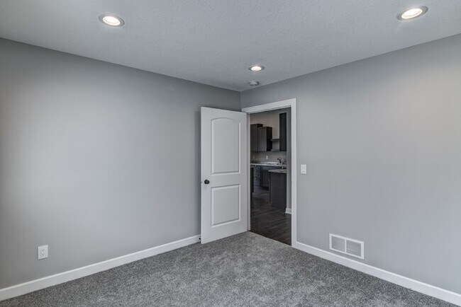 Building Photo - 1662 Charleston Dr