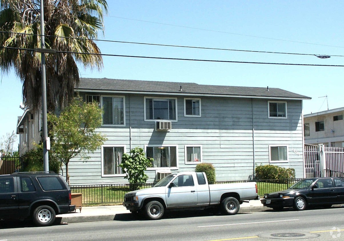 Foto del edificio - 13015 Vanowen St