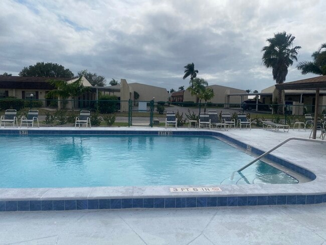 Foto del edificio - 9380 Lennex Ln