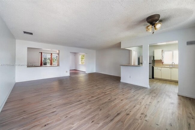 Foto del edificio - 1220 NW 190th St
