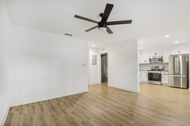 Foto del edificio - Welcome to San Marco Sq Apartments - CHECK OUT THIS 18mo LEASE - NOW OFFERING a 2 bedroom apartme...