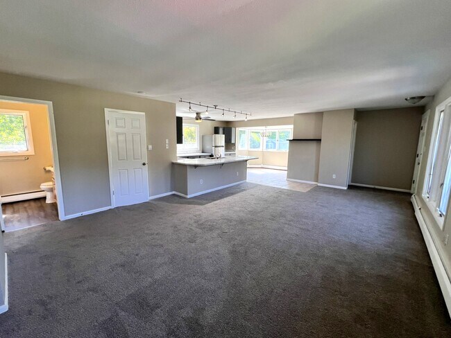 Foto del edificio - 836 Sleepy Hollow Dr