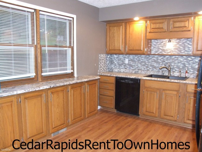 Foto del edificio - 619 Greenfield St NE