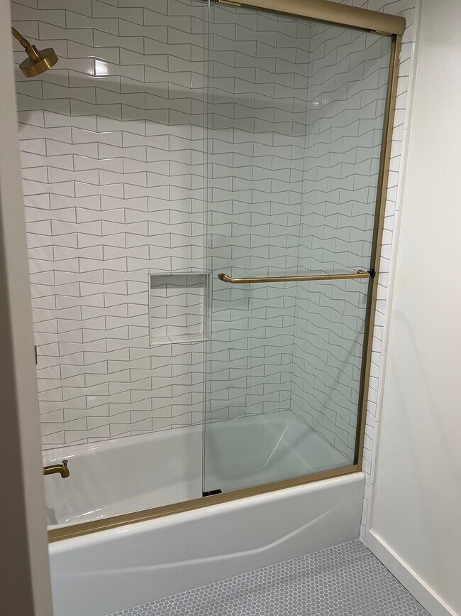 Baño secundario - 919 Bayview Dr