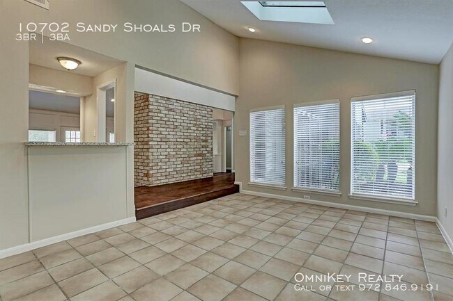 Foto del edificio - 10702 Sandy Shoals Dr