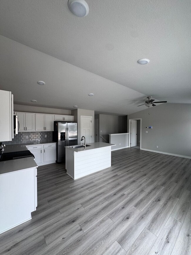 Building Photo - Luxury Home with Attached 2 Car Garage and finished basement!