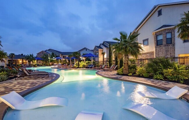 Building Photo - 2101 Kingsley Dr