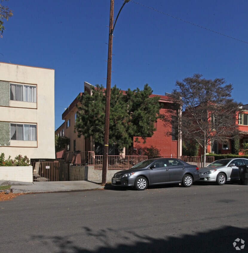 Building Photo - 4425 Price St