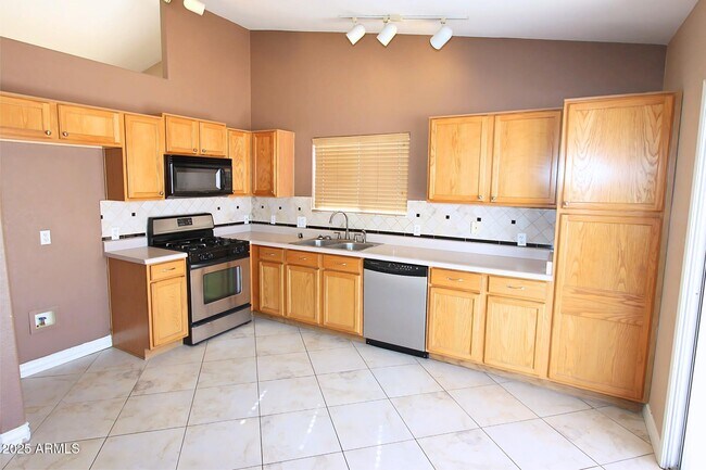 Building Photo - 16060 W Desert Bloom St