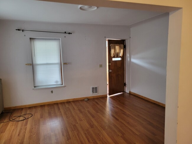 Building Photo - 538 Breck St