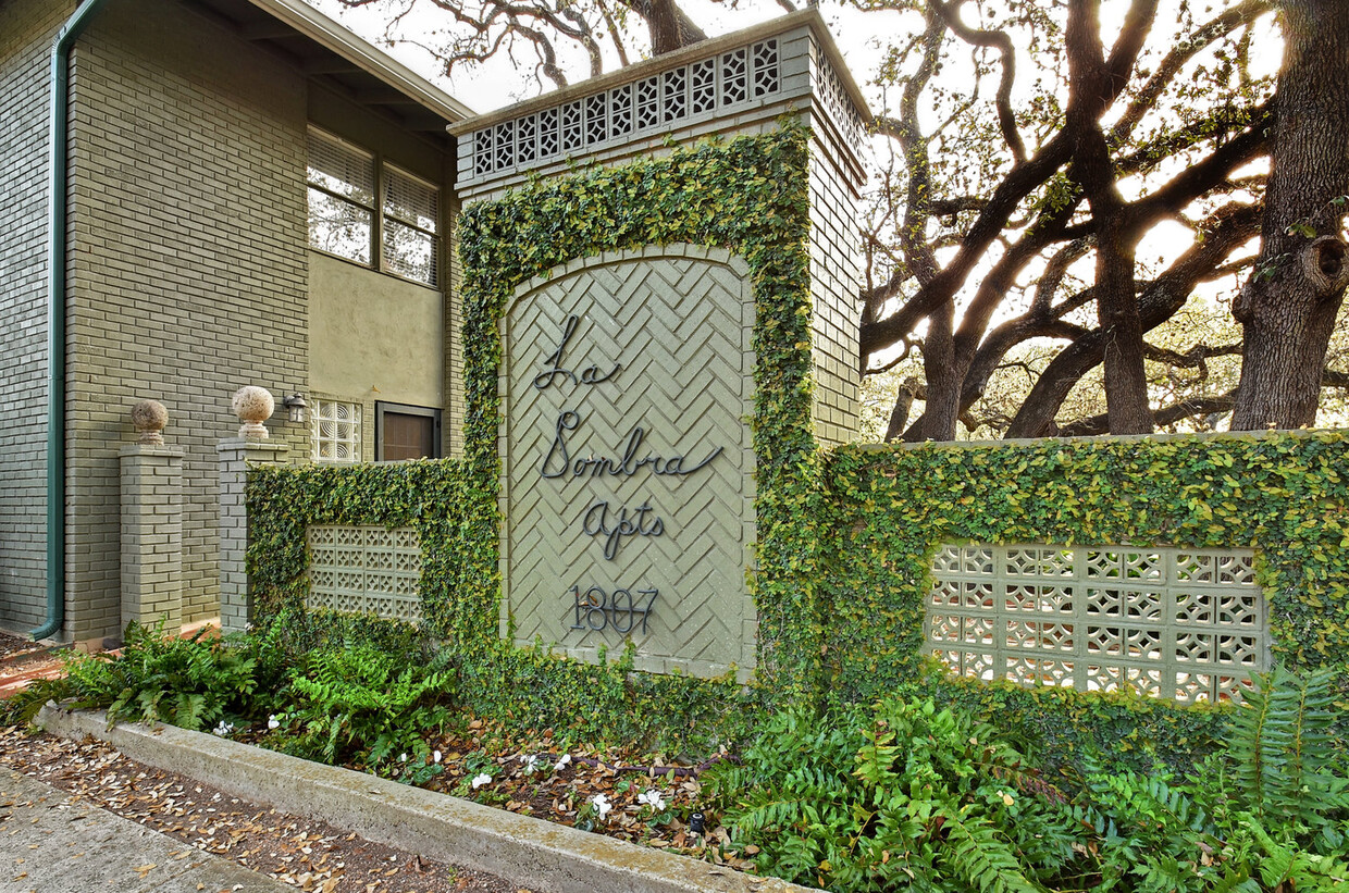 Foto principal - 1214 Nacogdoches Rd