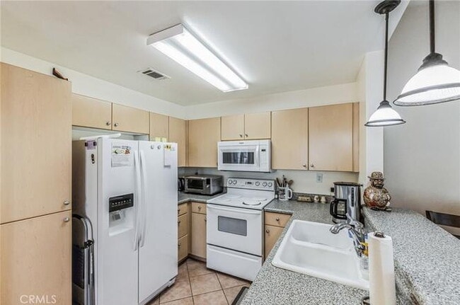 Foto del edificio - 55+ Age restricted community - This spacious 2-bedroom, 2-bathroom Home is located in the desirab...