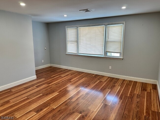 Building Photo - 140 Prospect St