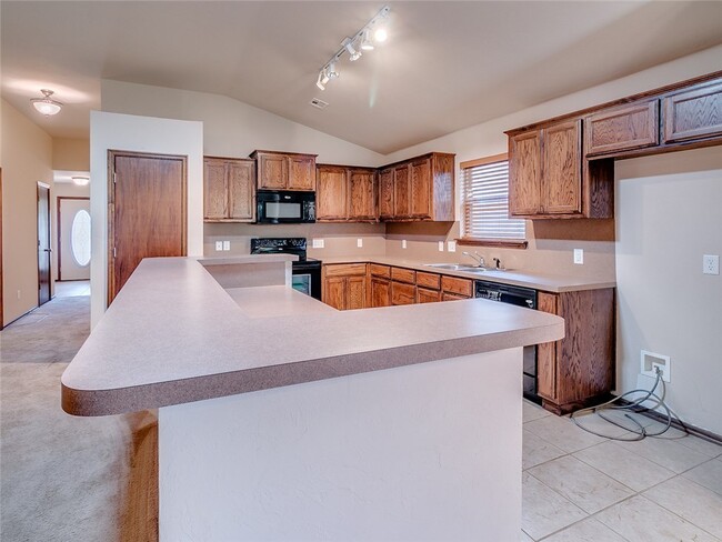 Building Photo - Deer Creek Schools- 3Bedroom/Formal Dinnin...