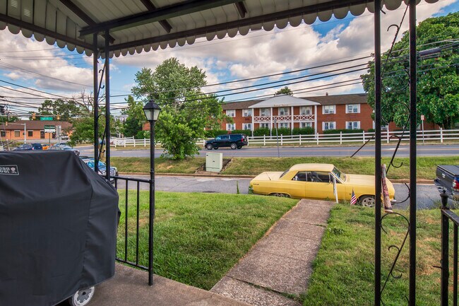 Foto del edificio - 710 Edmondson Ave