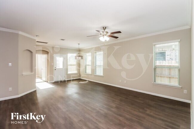 Foto del edificio - 2201 Windy Grove Dr