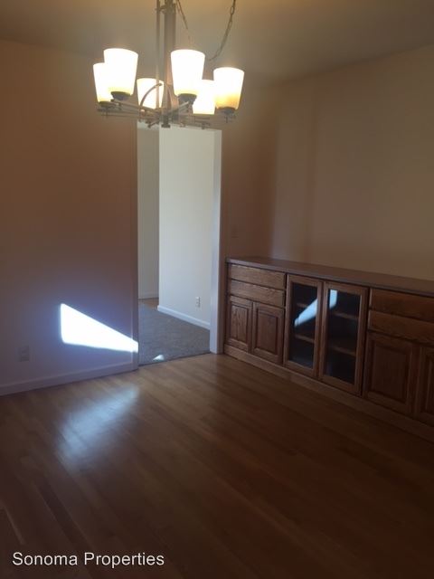 Building Photo - 900 Caton Ct