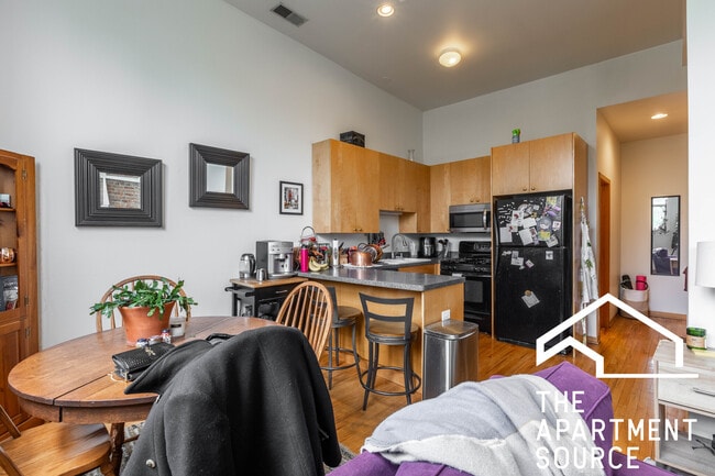 Foto del edificio - 1446 N Leavitt St