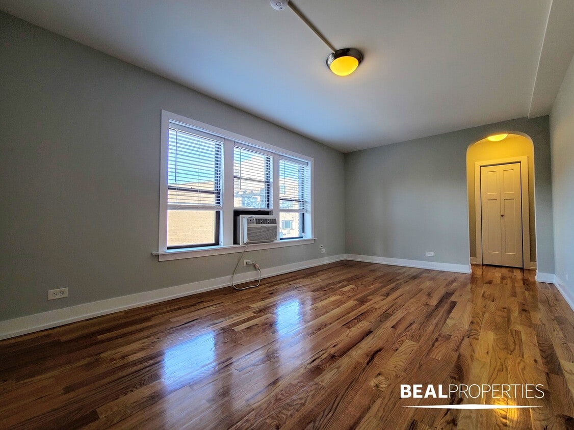 Primary Photo - 550 W Arlington Pl