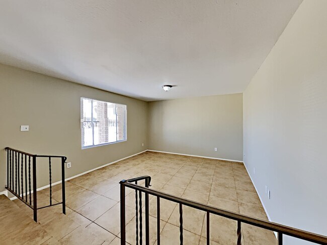 Building Photo - 3462 E Shaw Butte Dr