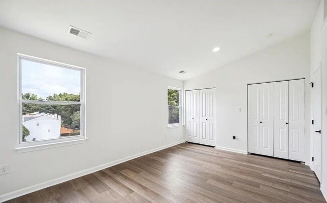 Building Photo - 10611 Campus Way S