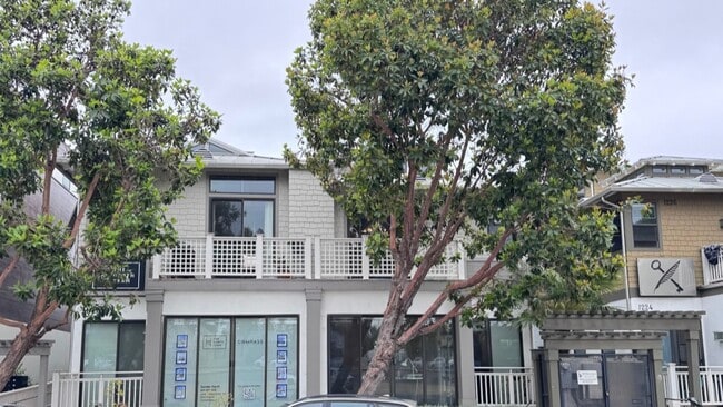 Building Photo - Stunning Townhome in the heart of Encinitas