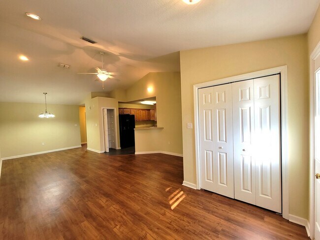 Foto del edificio - Lovely 3 bedroom town home off Apalachee Pkwy for rent August 7, 2026 $1800