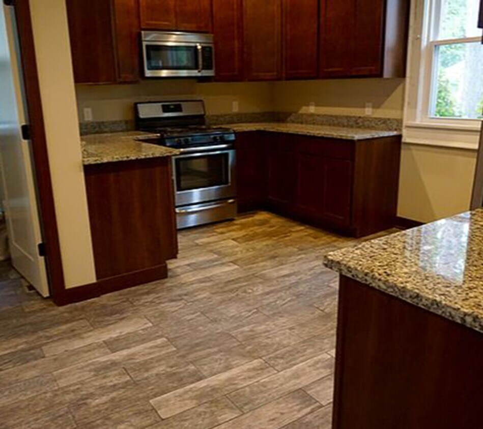 Building Photo - Affordable six bedroom house close to U of...