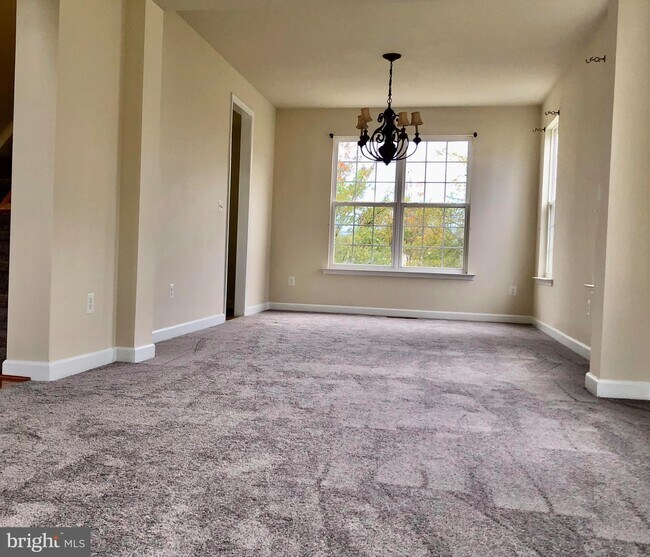 Building Photo - 2022 Downshire Ct