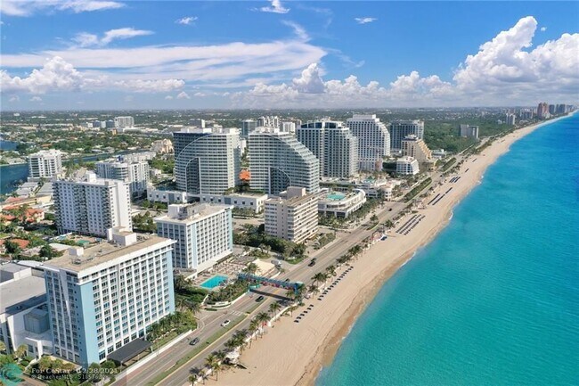 Building Photo - 3101 Bayshore Dr