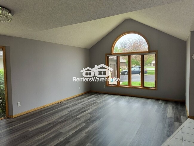 Building Photo - 9012 Glen Edin Ln
