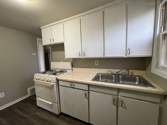 Building Photo - 1126 S Park