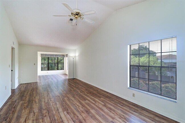 Foto del edificio - 2400 Winding Creek Blvd
