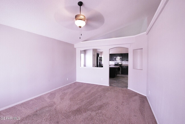 Building Photo - 610 Villas Del Valle Dr