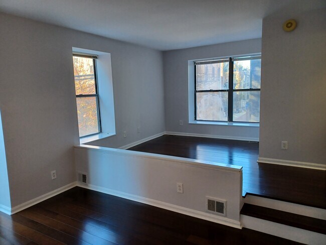 Bedroom area w/walk-in closet - 1736 Willard St NW