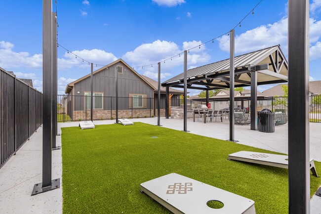 Building Photo - Avilla Rio Oaks