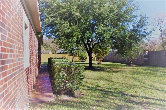 Building Photo - 12010 Box Elder St