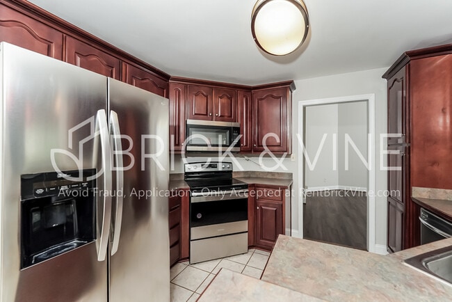 Building Photo - 45 Camellia Ln