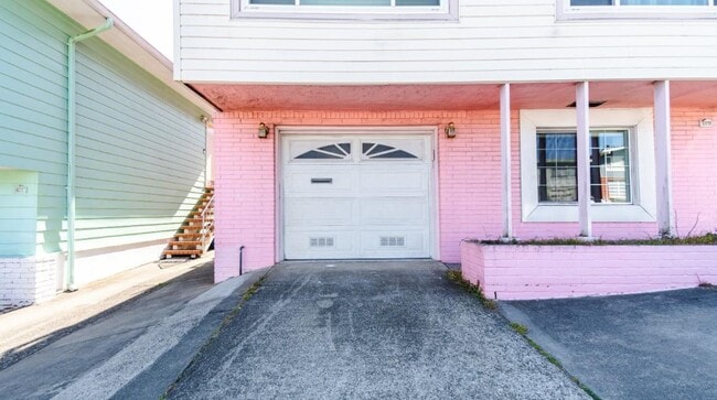 Building Photo - 653 St Francis Blvd