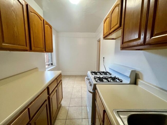 Foto del edificio - 1 bedroom in SUNNYSIDE NY 11104