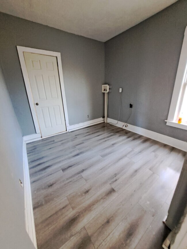 7001 S Salina St Unit 1Front, Nedrow, NY 13120 Apartments in Nedrow