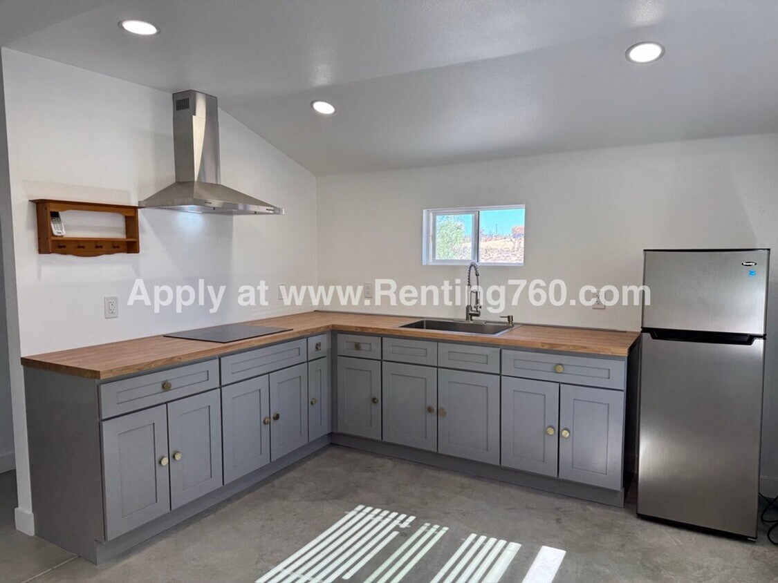 Primary Photo - Modern 1 Bed 1 Bath Home!