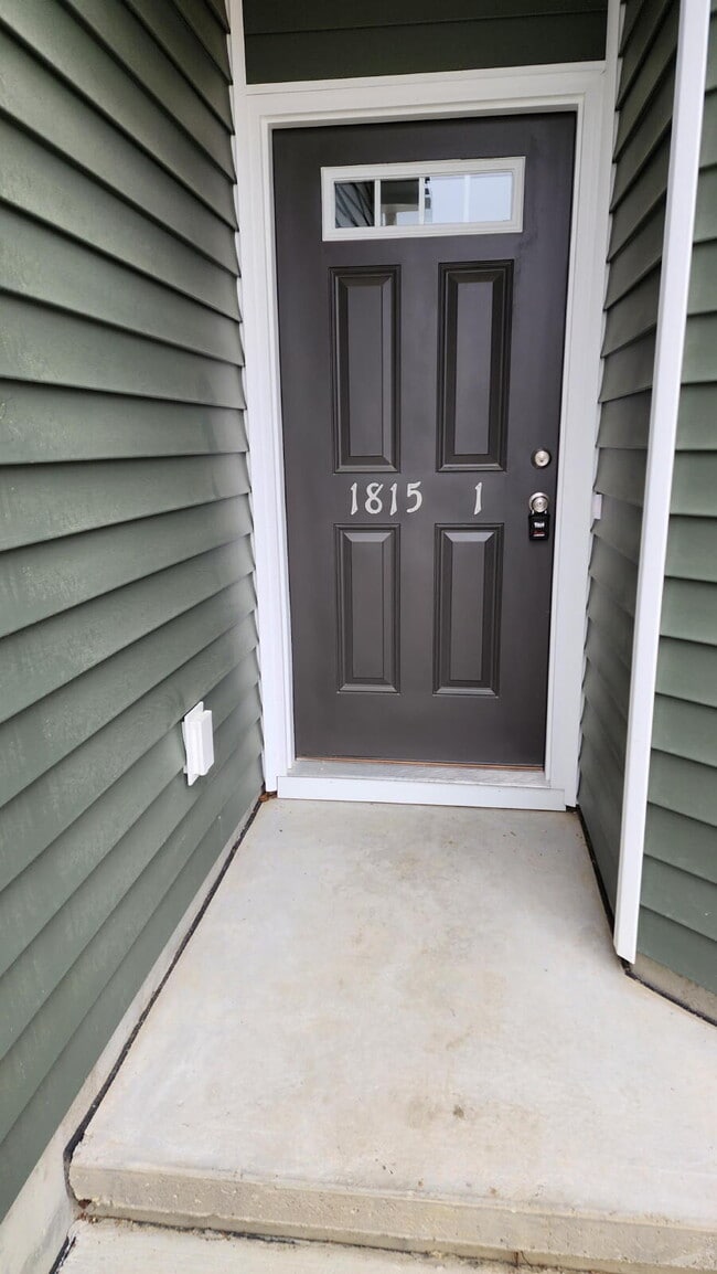 Building Photo - 1815 Fox Den Way