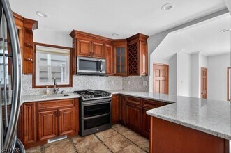 Building Photo - 16 George St