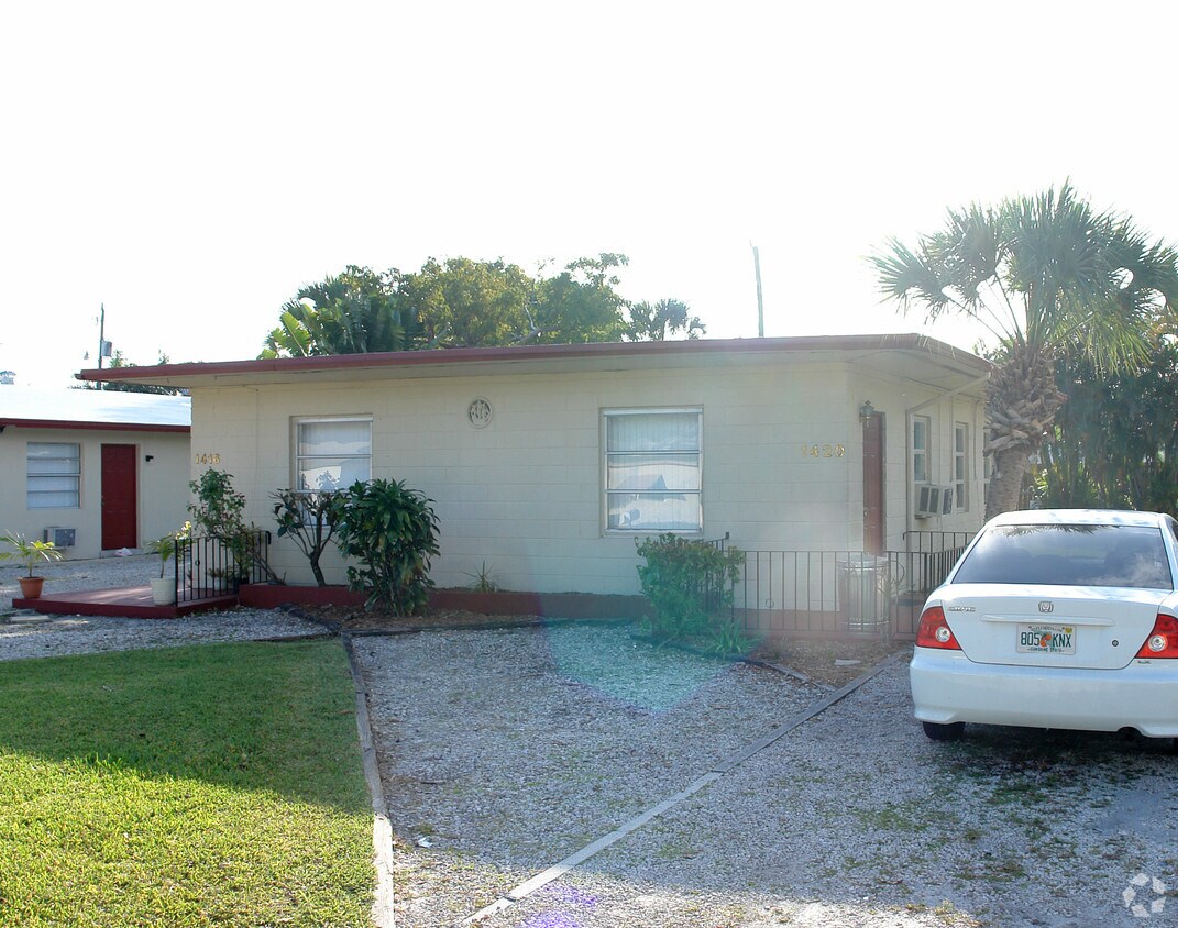 Building Photo - 1412-1420 SW 41st Ave