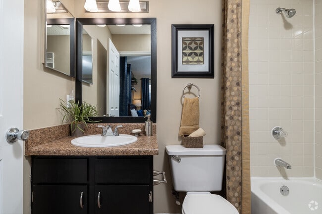 2BR, 2BA - 1,009SF | Model - District at Hamilton Place (new)