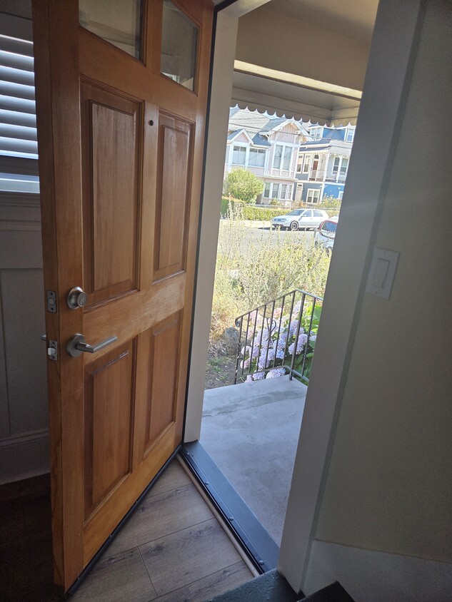 Photo - 1049 59th St (Oakland, CA)