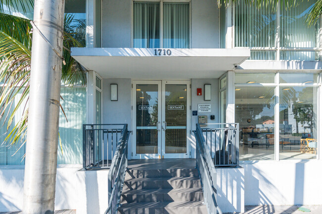 1710 SW 27th Ave entrance - Roami at Grove27
