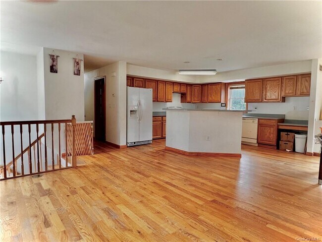 Building Photo - 36 River Ln