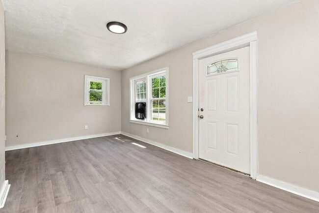 Building Photo - 550 Hensel Ave